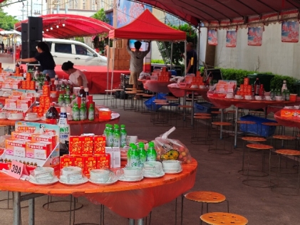 图片包括 桌子, 修建, 户外, 食物

AI 天生的内容可能不准确。。。。。。