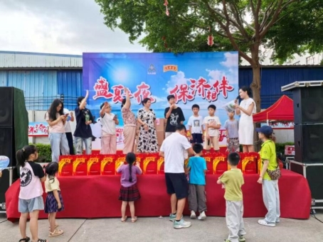 一群人在游行

AI 天生的内容可能不准确。。。。。。