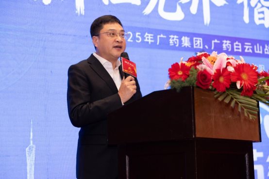 衣着西装笔挺的男子与配字AI 天生的内容可能不准确。。。。。。